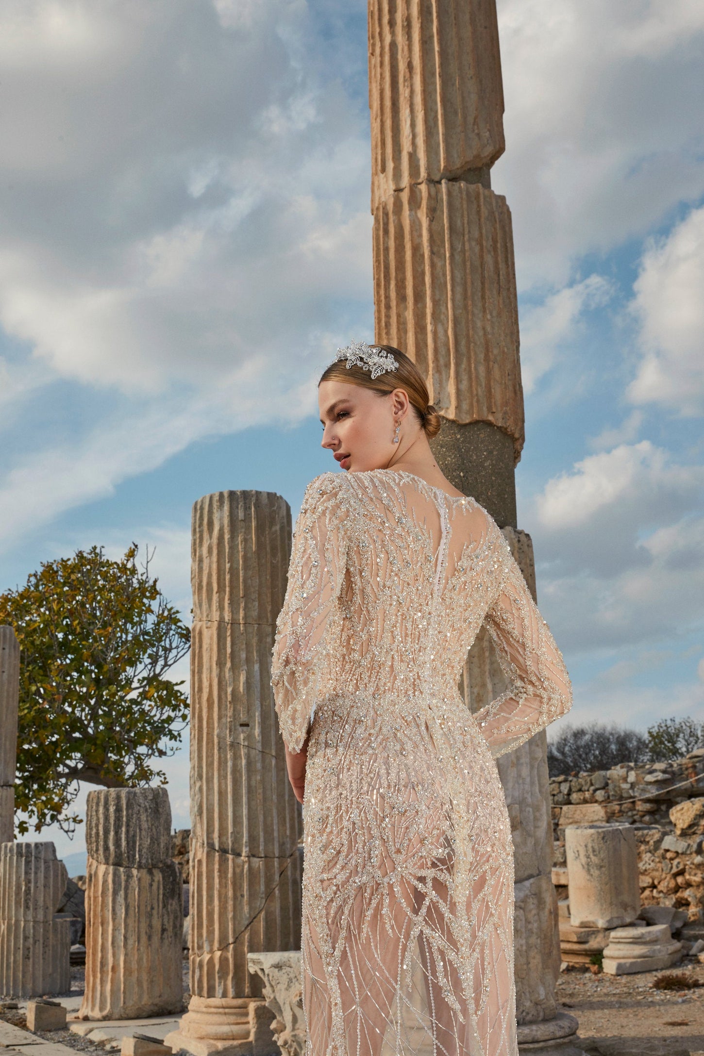 Sculpted Elegance: High Neckline Tulle Wedding Dress