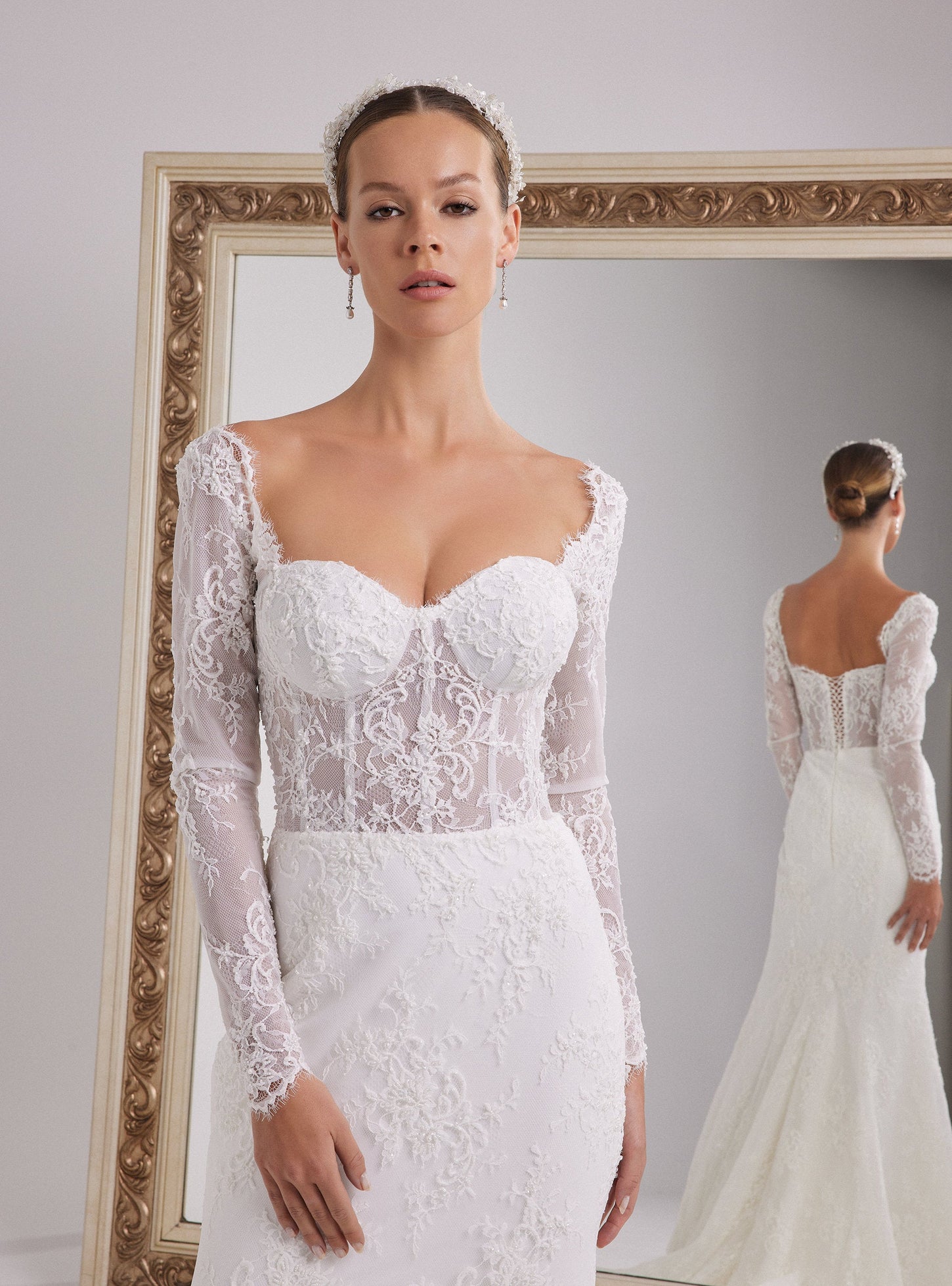Timeless and Romantic Long-Sleeved Mermaid Wedding Gown