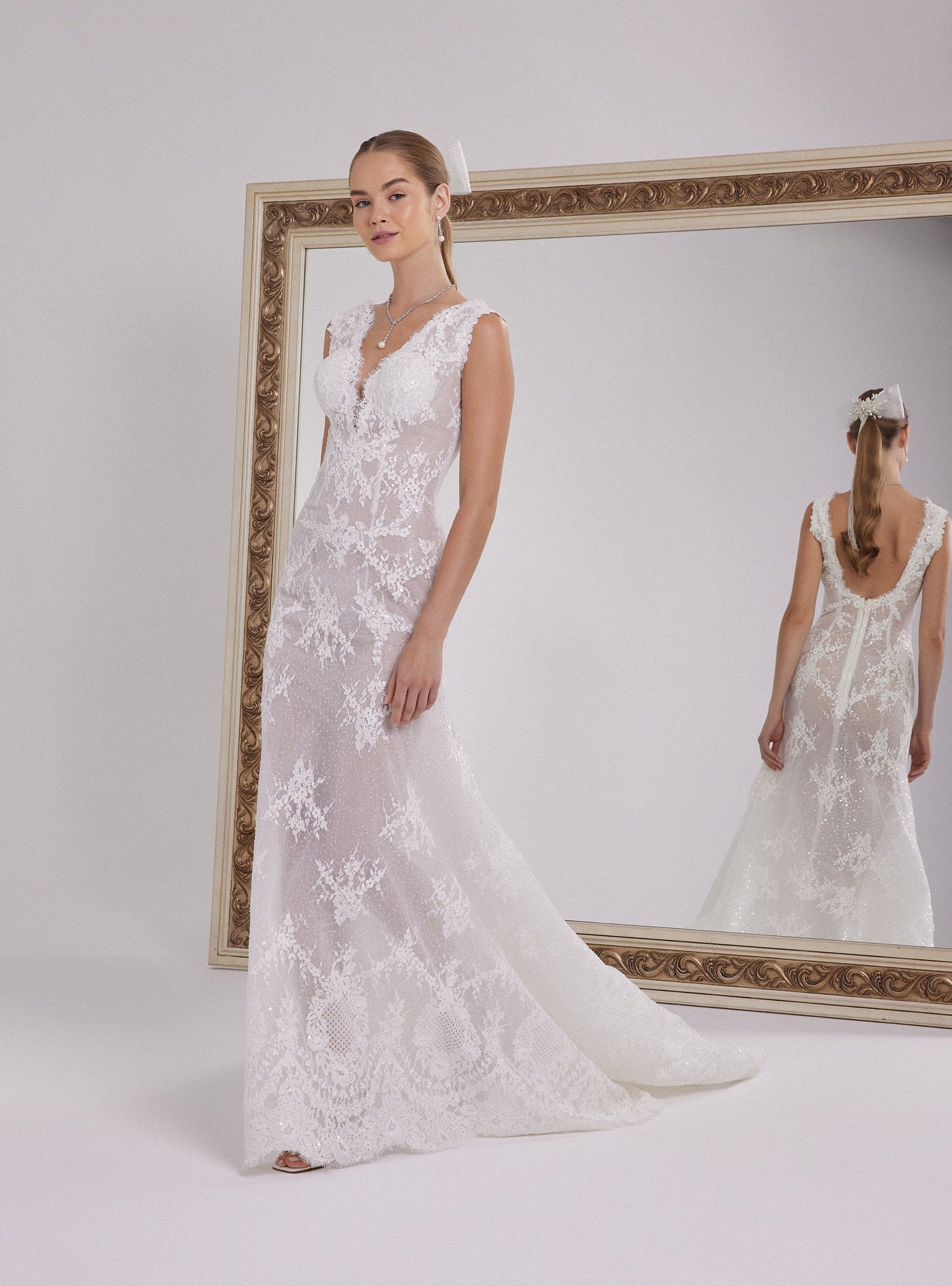 Shimmering Lace V-Neck Mermaid Wedding Dress