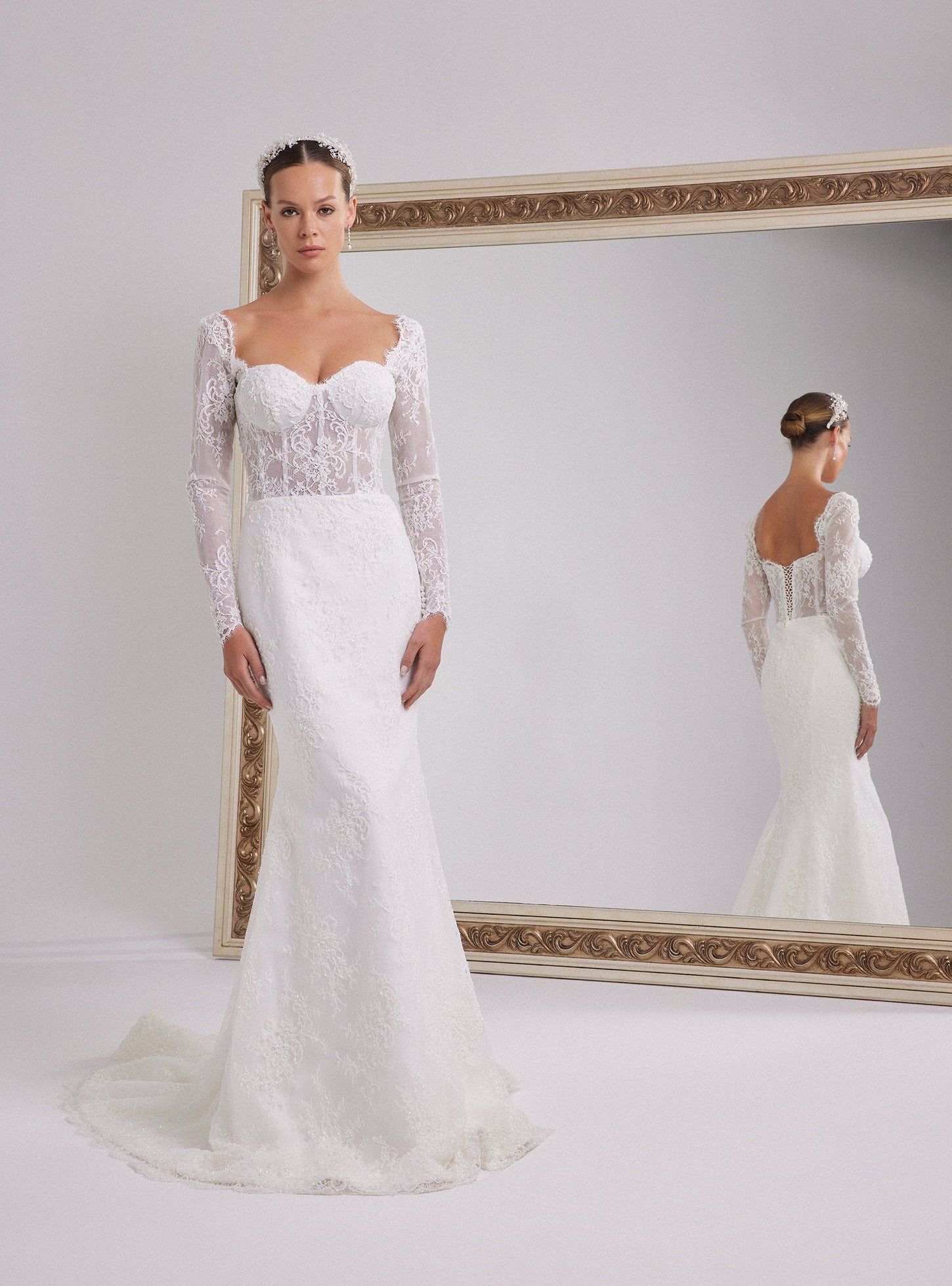 Timeless and Romantic Long-Sleeved Mermaid Wedding Gown