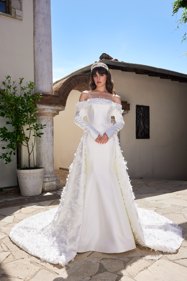 Elegant Off-the-Shoulder Ball Gown with Detachable Train