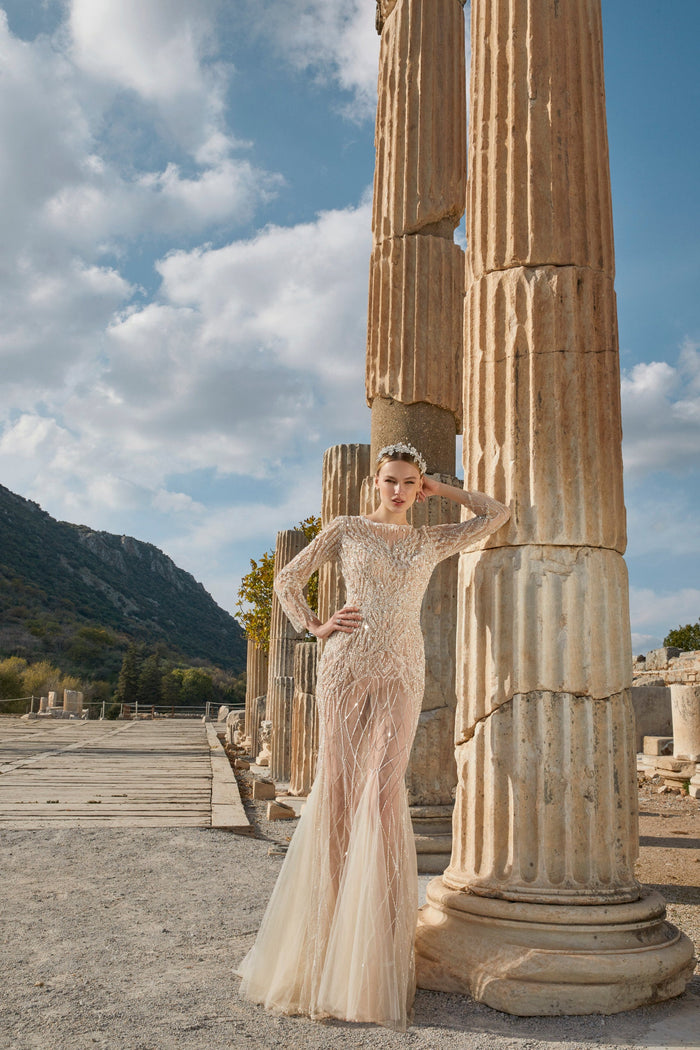 Sculpted Elegance: High Neckline Tulle Wedding Dress