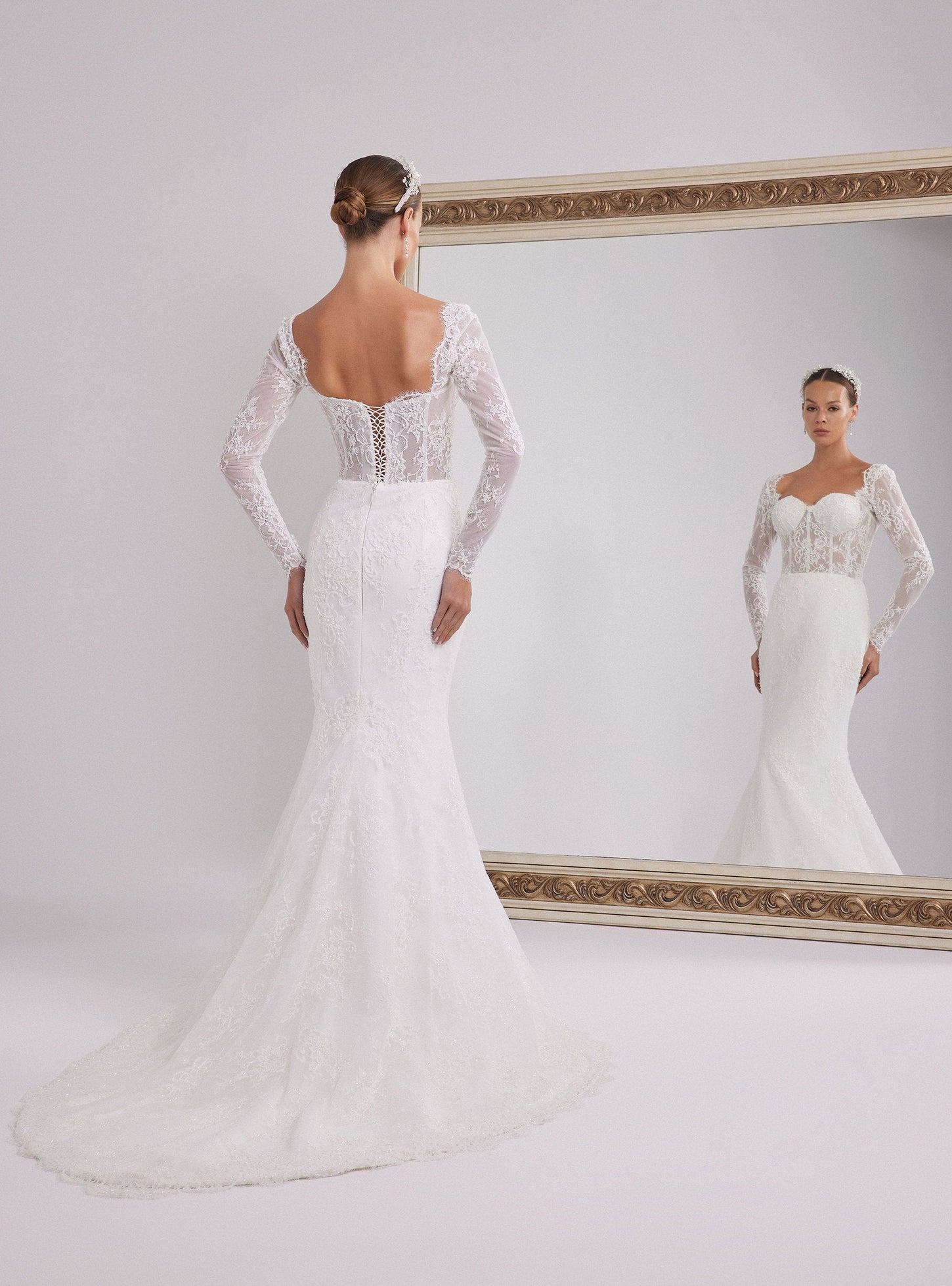 Timeless and Romantic Long-Sleeved Mermaid Wedding Gown
