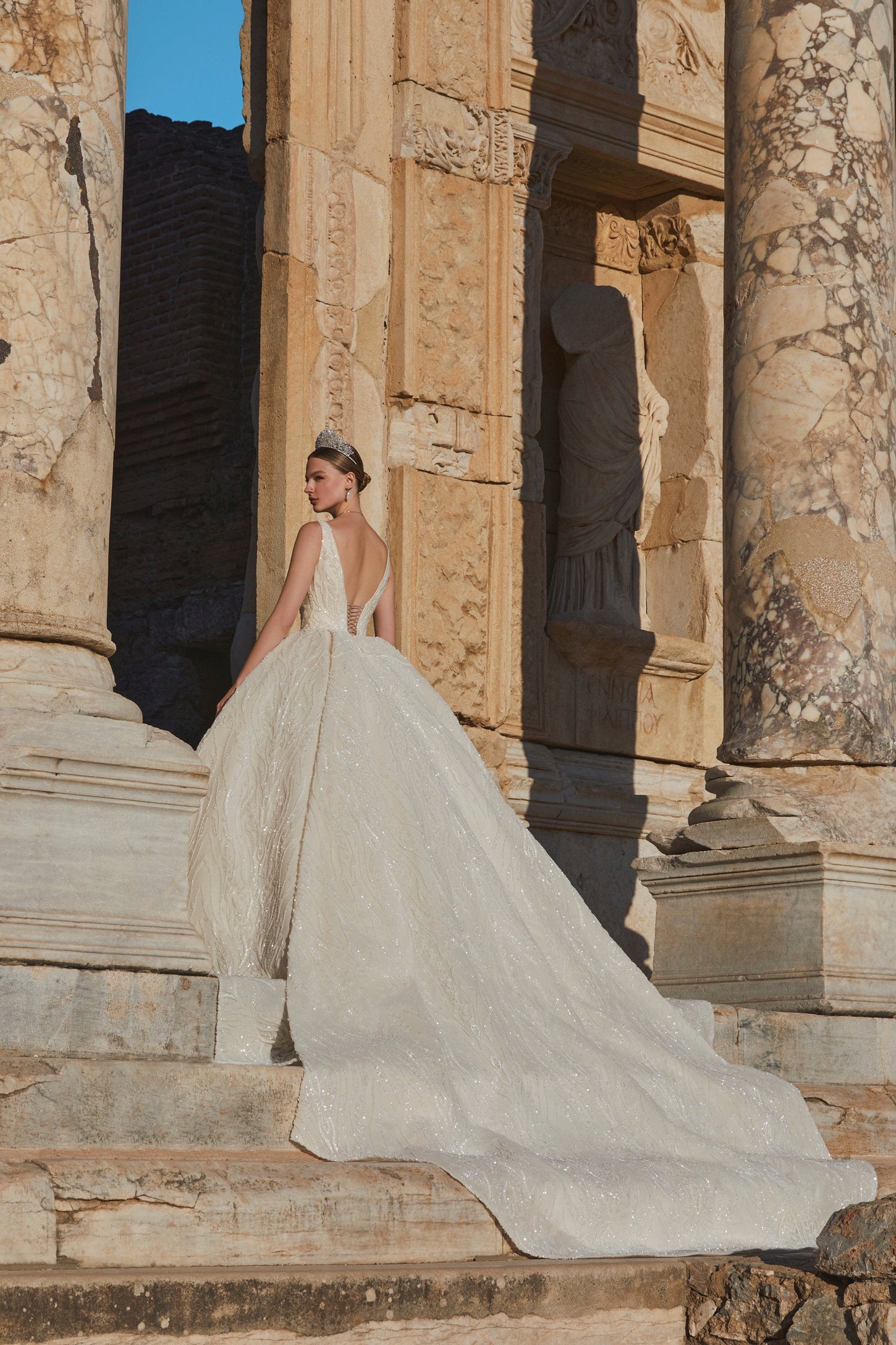 Regal Beauty: Ivory Princess Wedding Dress