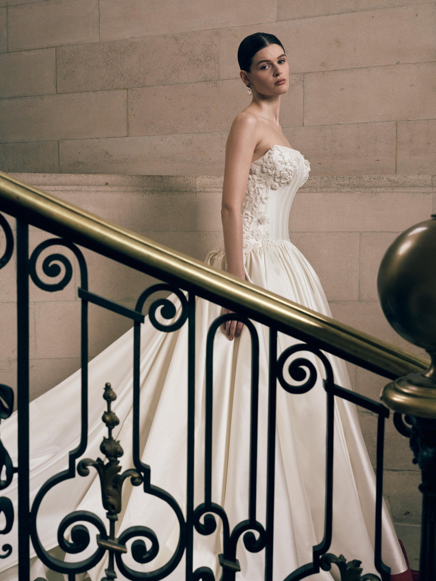 NOVA_BELLA_02_STAIRS_LOOK_02_000065.jpg