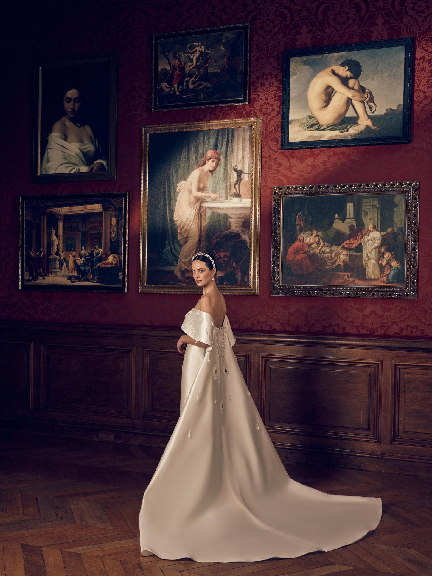 NOVA_BELLA_27_BALL_ROOM_LOOK_27_001335.jpg
