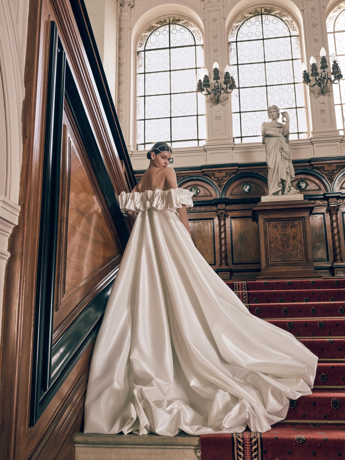 NOVA_BELLA_11_STAIRS_LOOK_11_000720.jpg