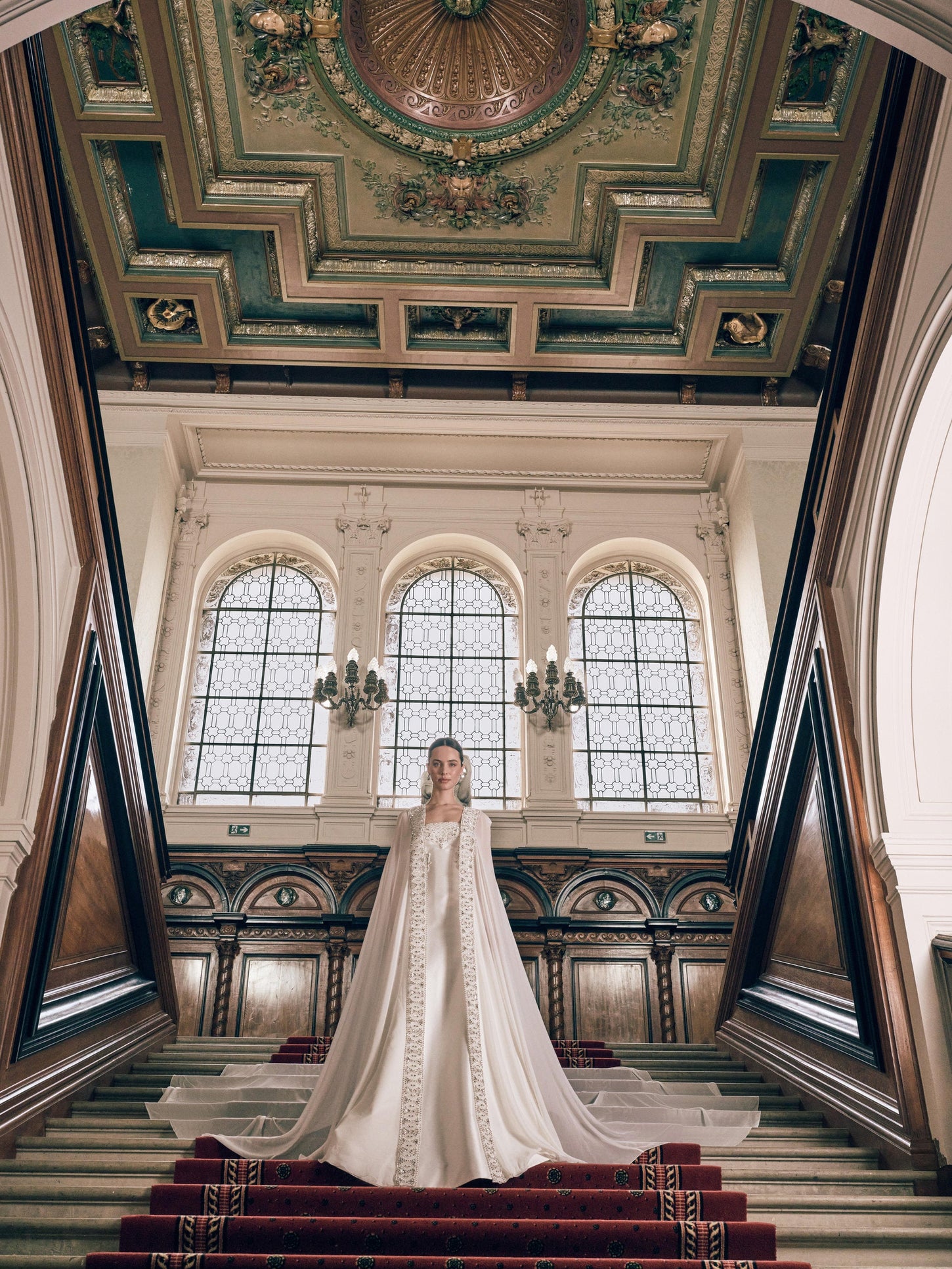 NOVA_BELLA_10_STAIRS_LOOK_10_000646.jpg