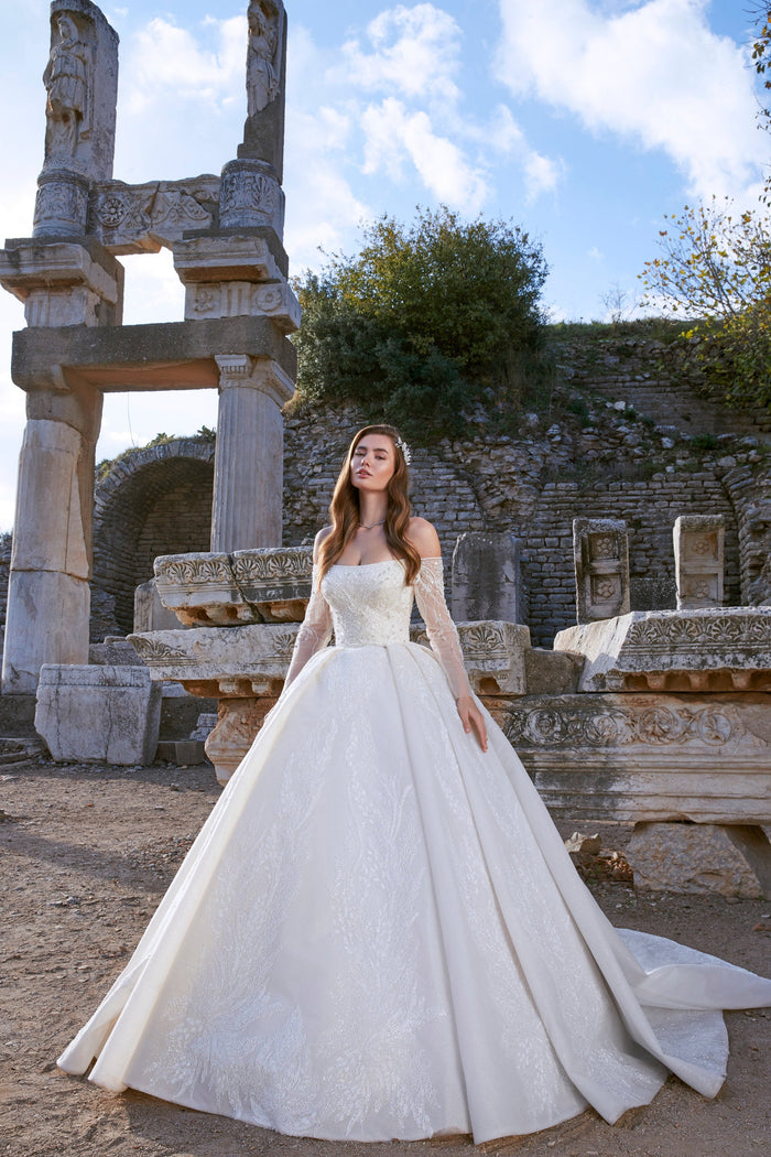 Lace-Embraced Elegance: Vintage-Modern Bridal Gown