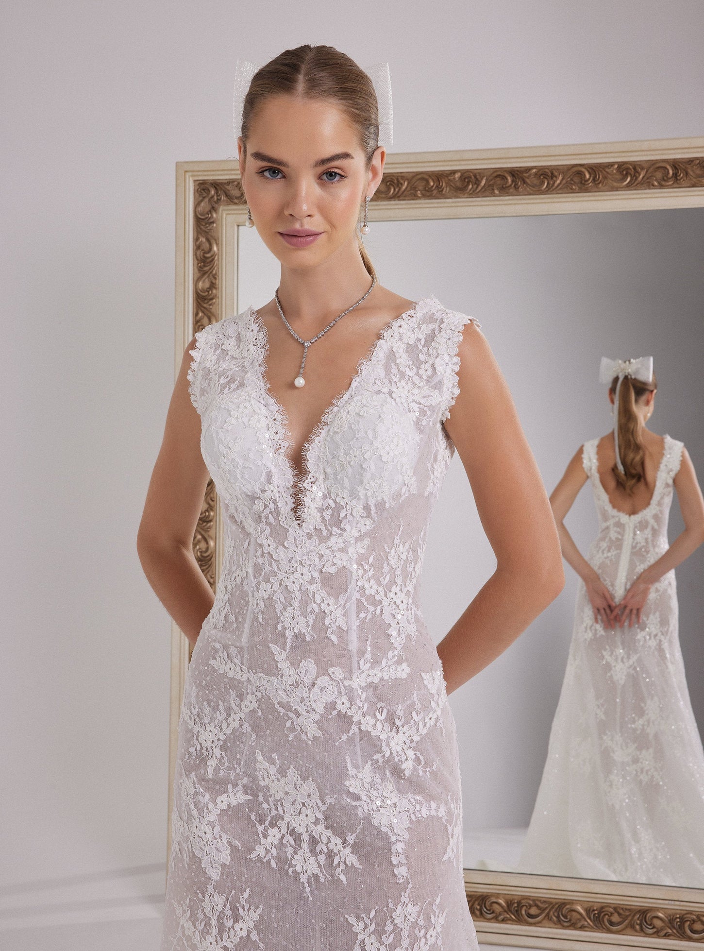 Shimmering Lace V-Neck Mermaid Wedding Dress