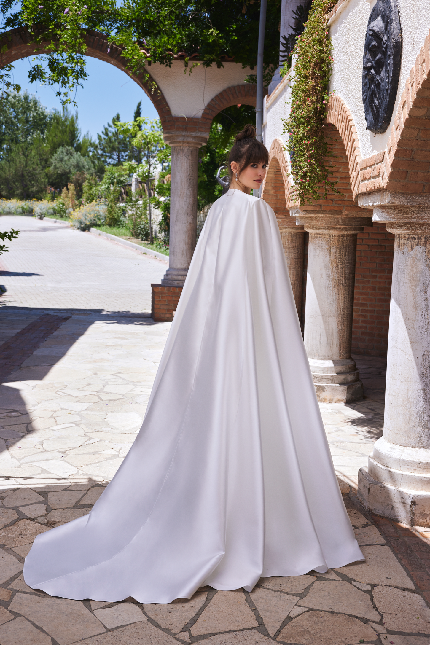 Pearl-Designed Mermaid Dress with Satin Neckline and Cape