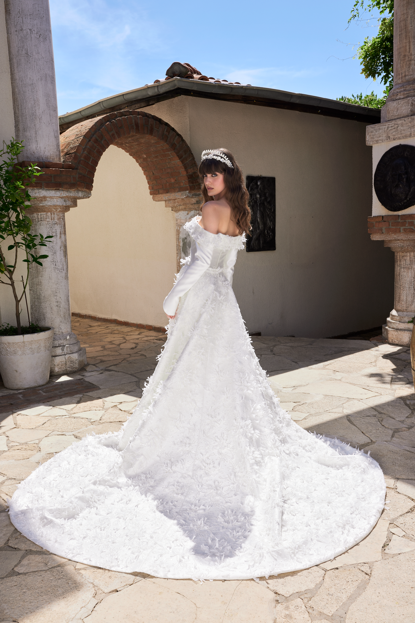 Elegant Off-the-Shoulder Ball Gown with Detachable Train