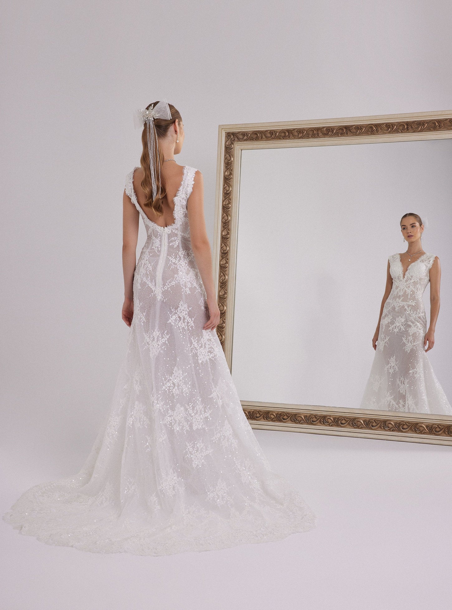 Shimmering Lace V-Neck Mermaid Wedding Dress