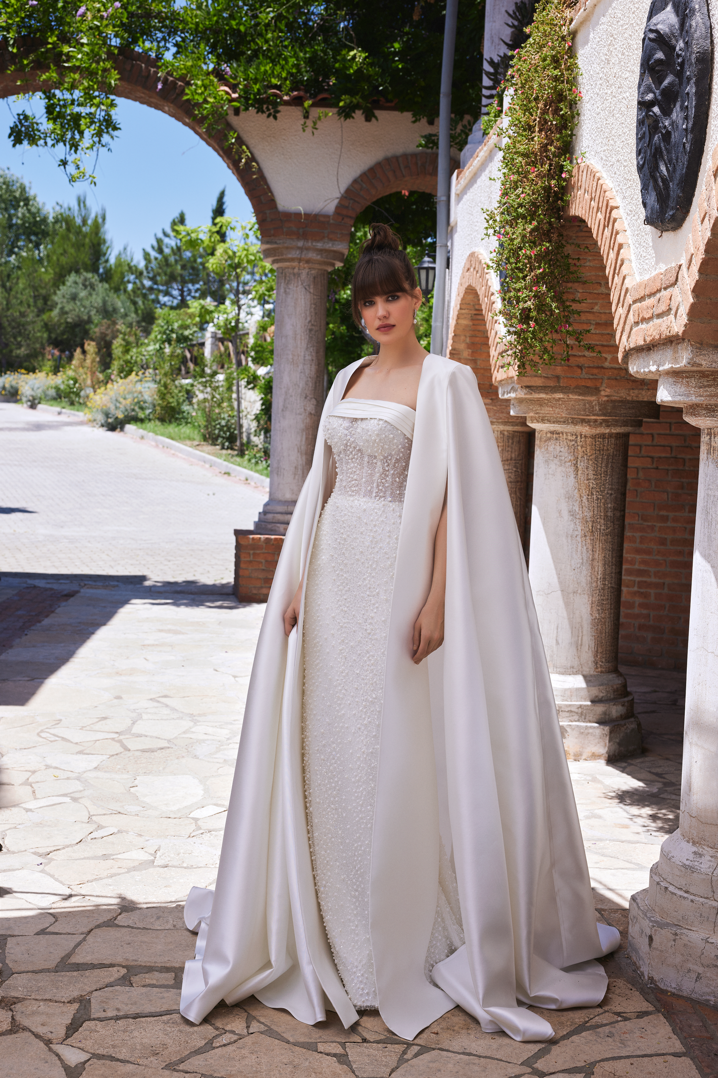 Pearl-Designed Mermaid Dress with Satin Neckline and Cape