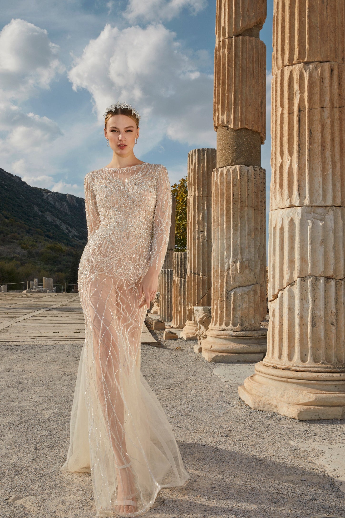 Sculpted Elegance: High Neckline Tulle Wedding Dress