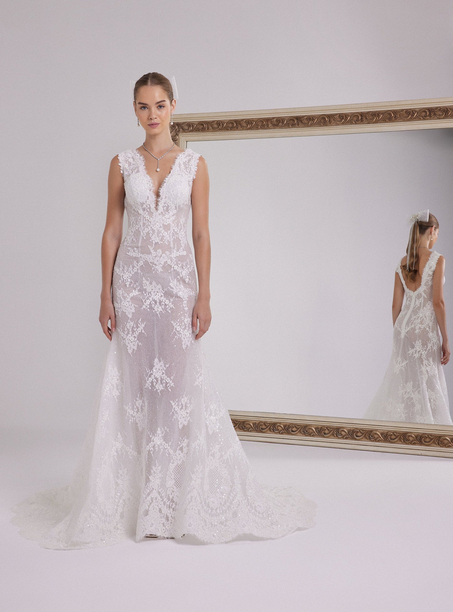 Shimmering Lace V-Neck Mermaid Wedding Dress
