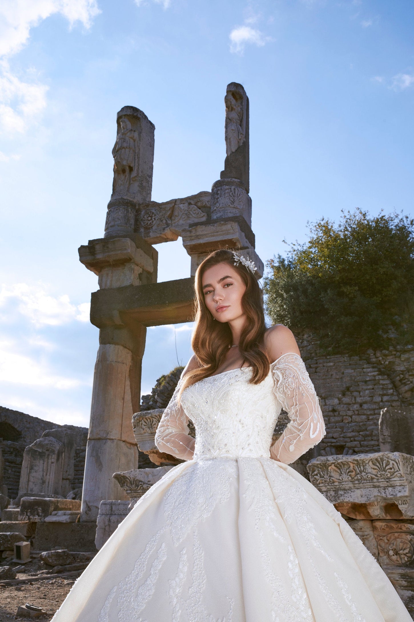 Lace-Embraced Elegance: Vintage-Modern Bridal Gown