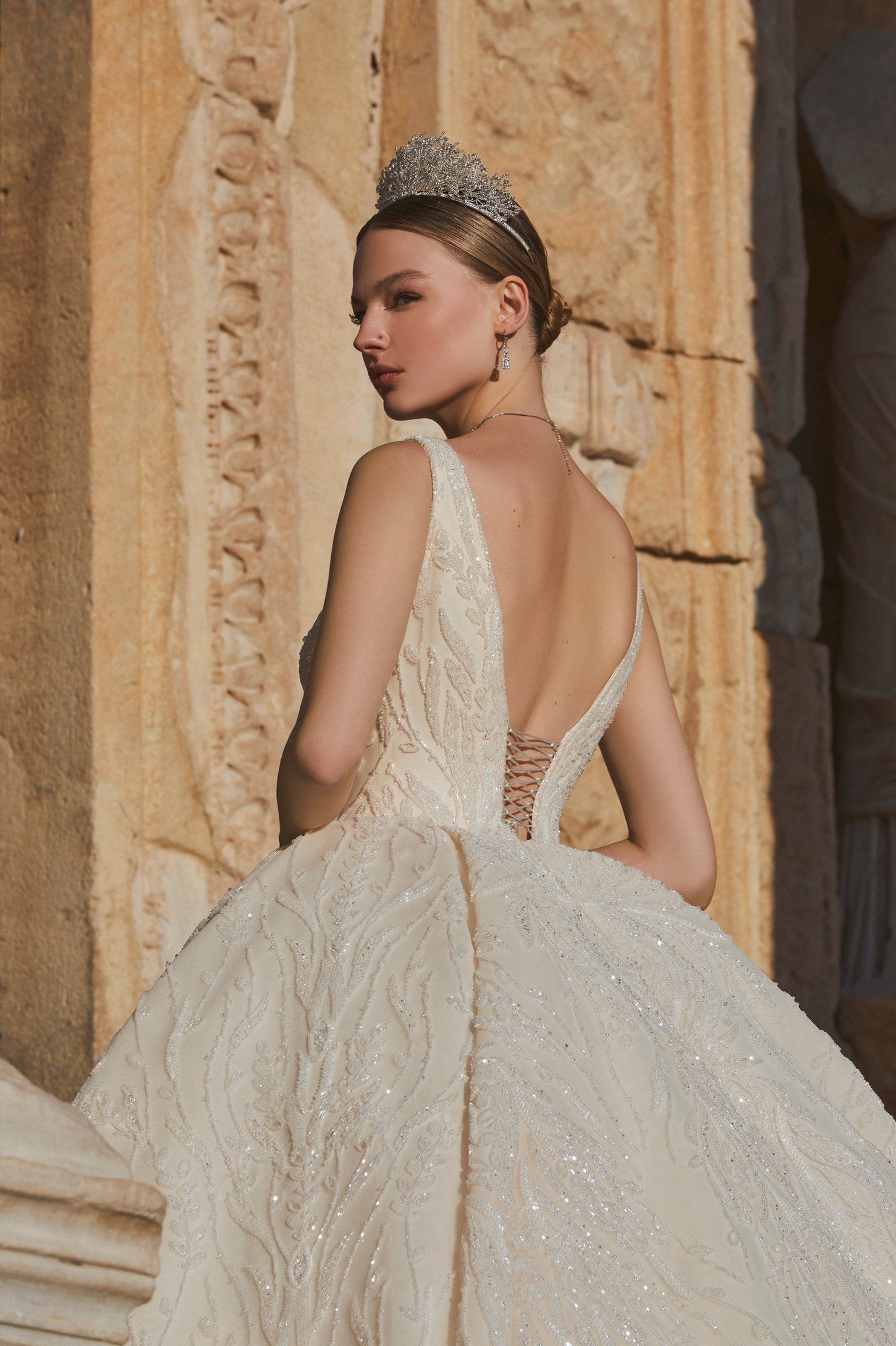 Regal Beauty: Ivory Princess Wedding Dress