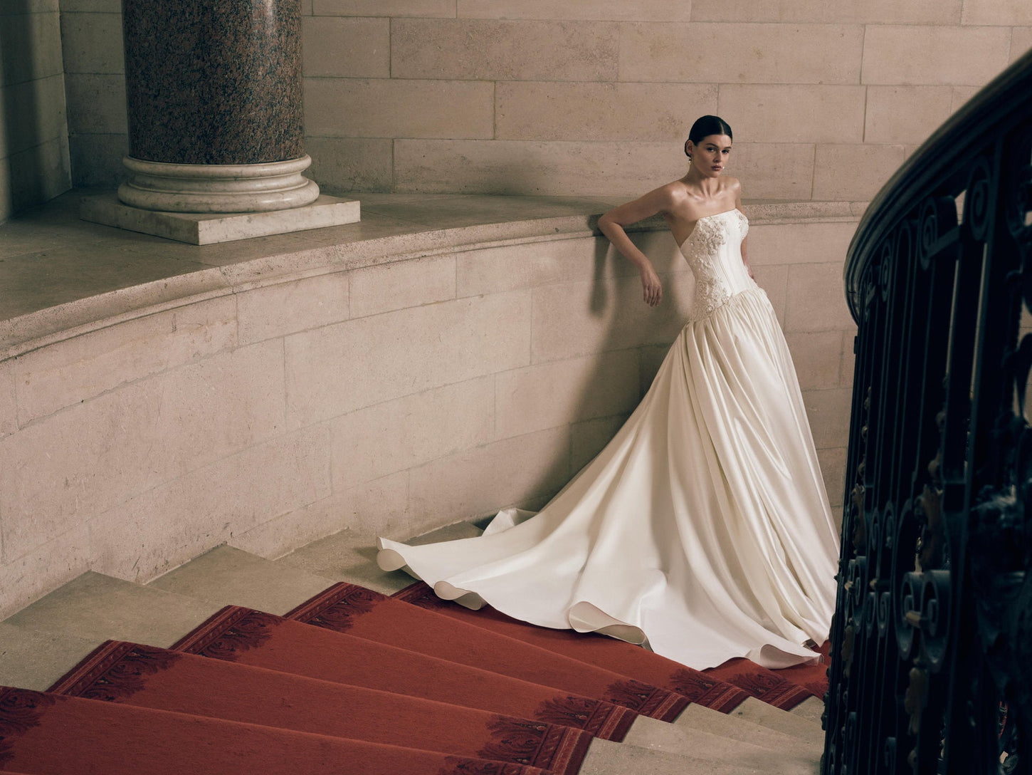 NOVA_BELLA_02_STAIRS_LOOK_02_000077.jpg